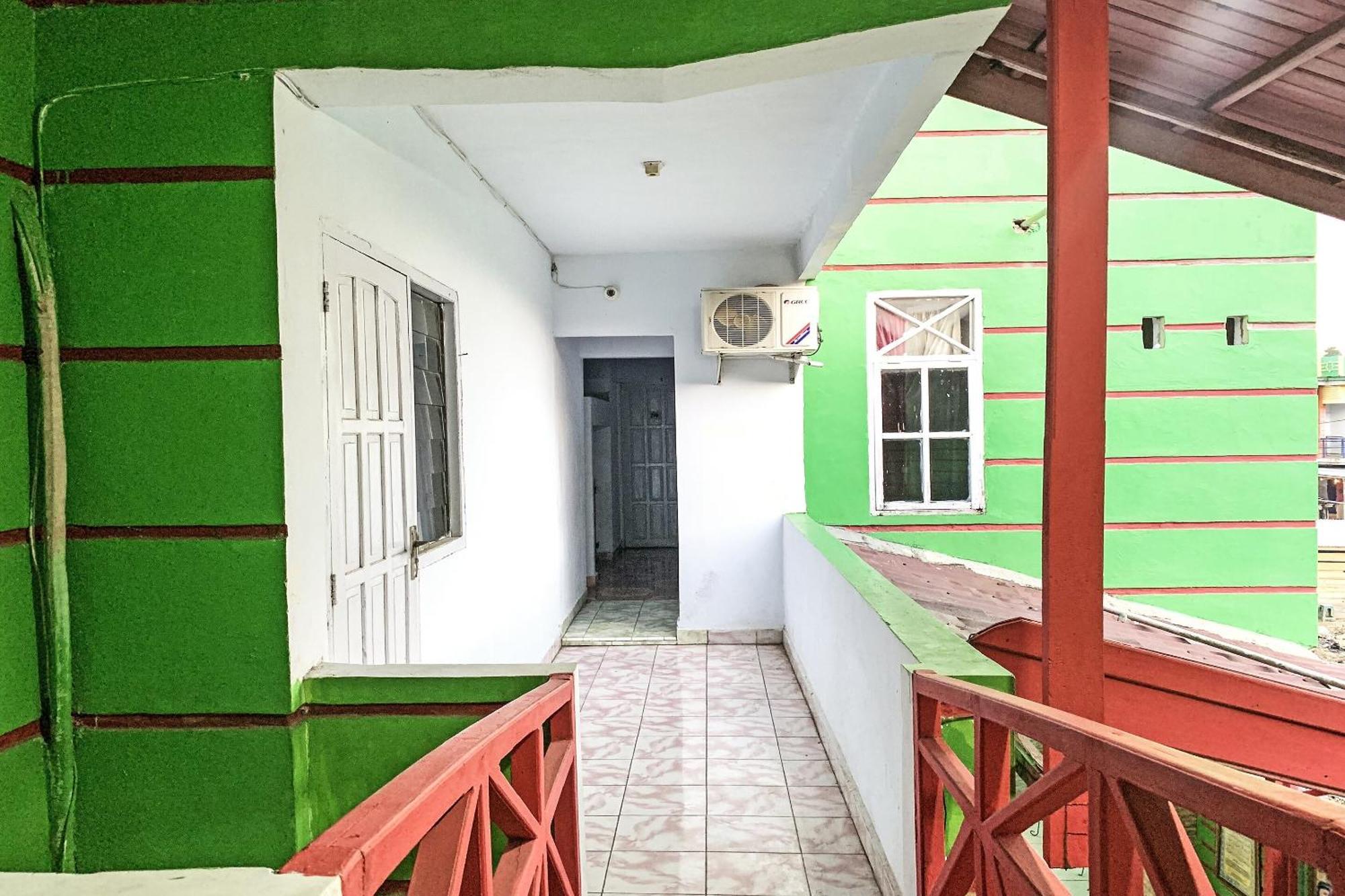 Oyo 91757 Surya Hotelneartaman Anggrek Pkk Watansoppeng Lalabata Εξωτερικό φωτογραφία