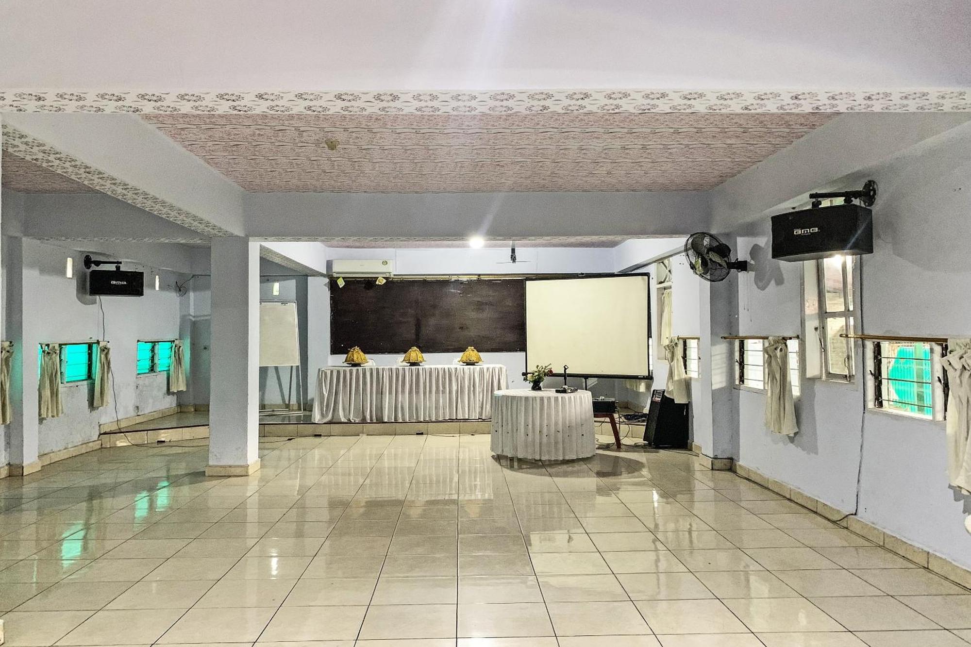 Oyo 91757 Surya Hotelneartaman Anggrek Pkk Watansoppeng Lalabata Εξωτερικό φωτογραφία